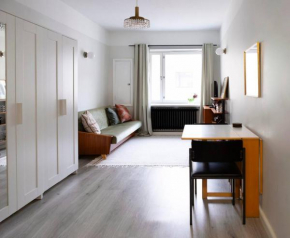 Vintage Modern Apartment at Seaside